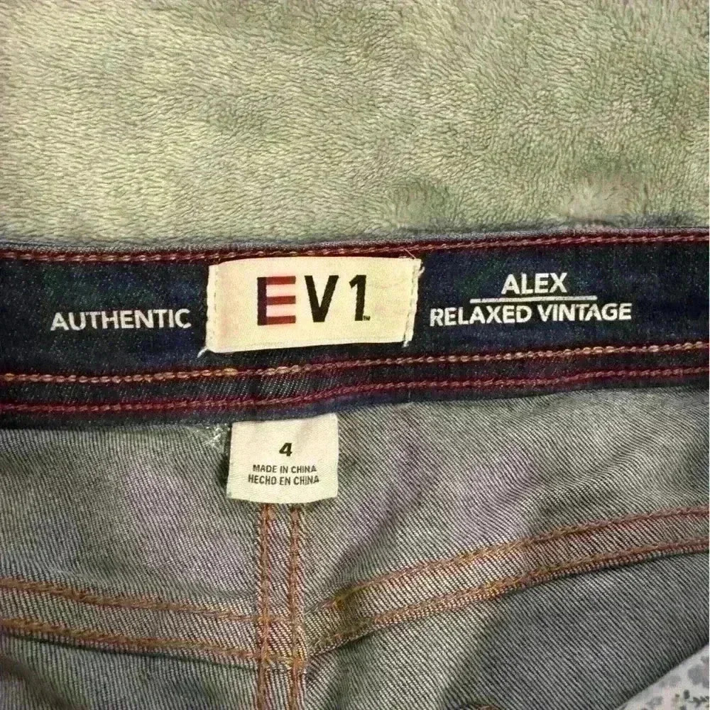 Women’s EV1 Jean Shorts - Picture 6 of 7